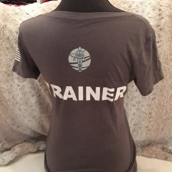 Tan Fitted V-Neck Short Sleeve T-Shirt - Picture 12 of 12